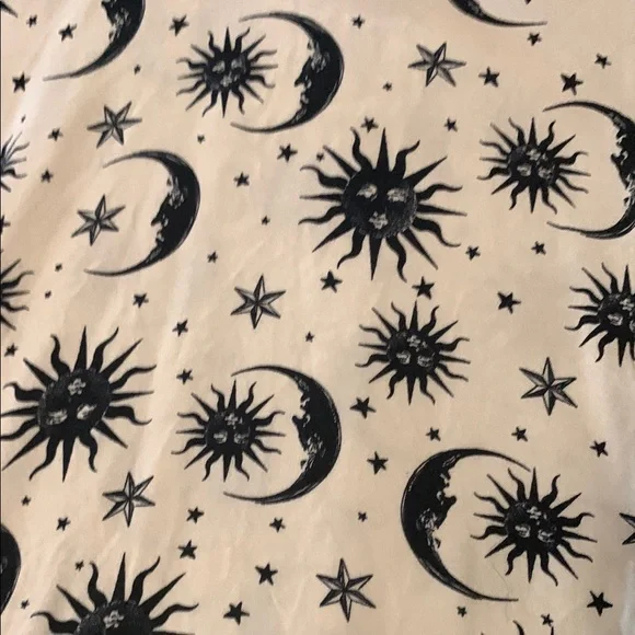 Hot Topic celestial Sun and Moon Button-Down crop Shirt - Black and cream - Picture 2 of 10